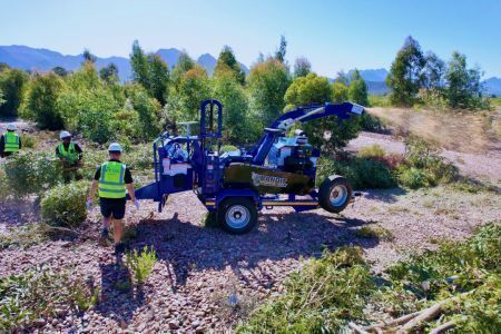 12XP Blue Line Handfed Wood chipper